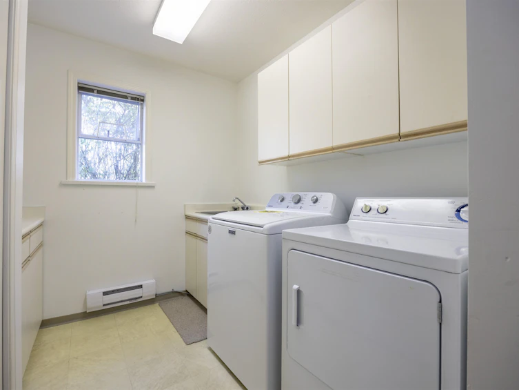 2063 W 47th Avenue, Vancouver, BC, V6M 2M5 - 38
