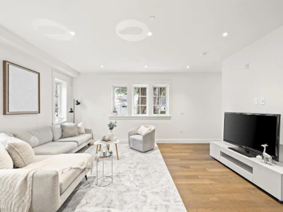 2-5819 Highbury Street - 4