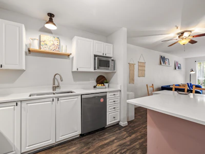 208-2551 Parkview Lane - 2
