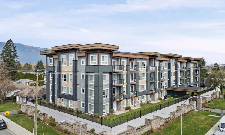 112-9450 Robson Street
