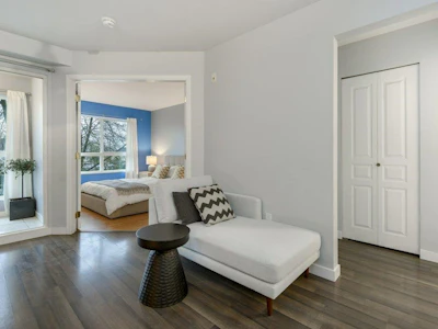 313-760 Kingsway - 2