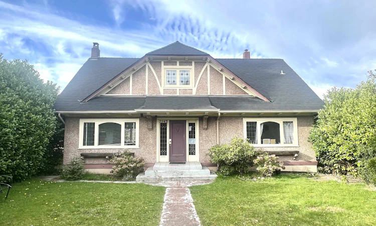 3945 W 10th Avenue