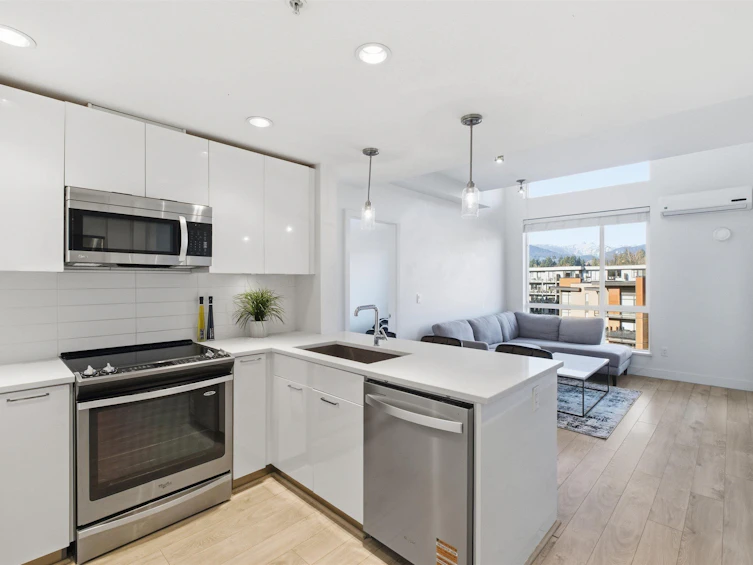 605-719 W 3rd Street, North Vancouver, BC, V7M 0E7 - 2