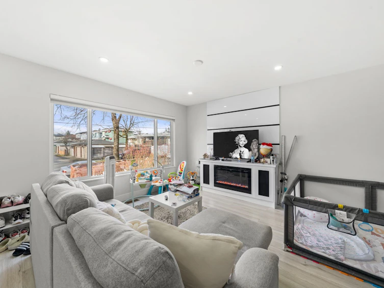 2506 E 45th Avenue, Vancouver, BC, V5R 3B5 - 3