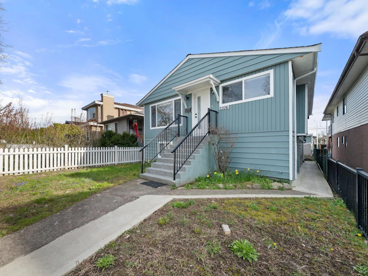 2506 E 45th Avenue, Vancouver, BC, V5R 3B5 - 2