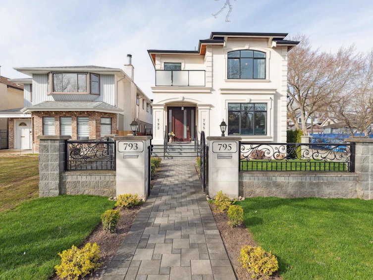 795 E 39th Avenue, Vancouver, BC, V5W 1K5 - 2