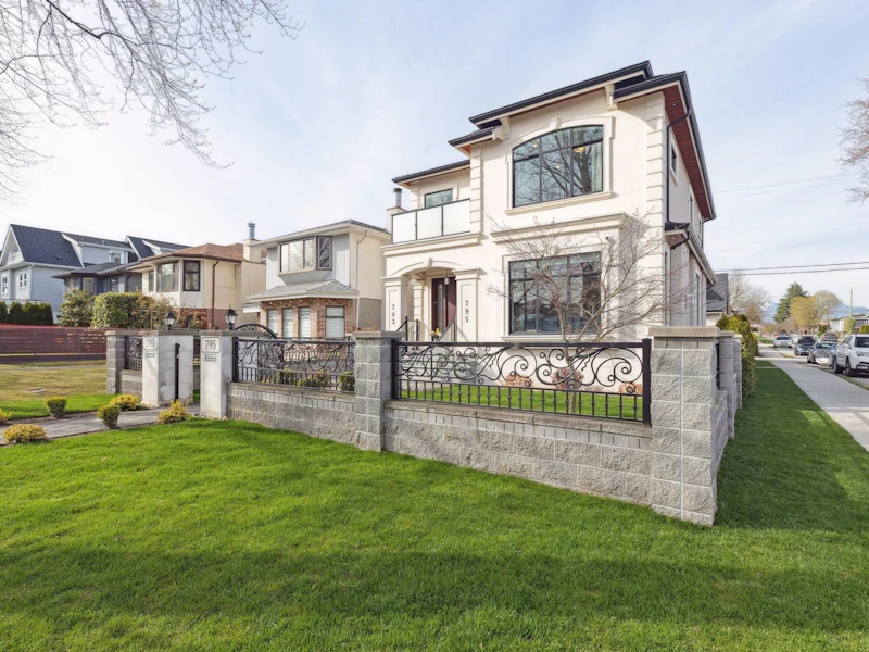 795 E 39th Avenue, Vancouver BC V5W 1K5