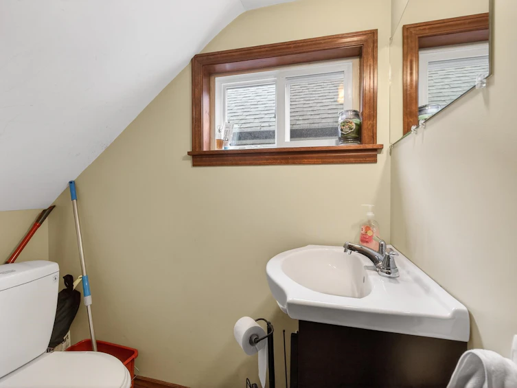 2631 E Pender Street, Vancouver, BC, V5K 2B6 - 9