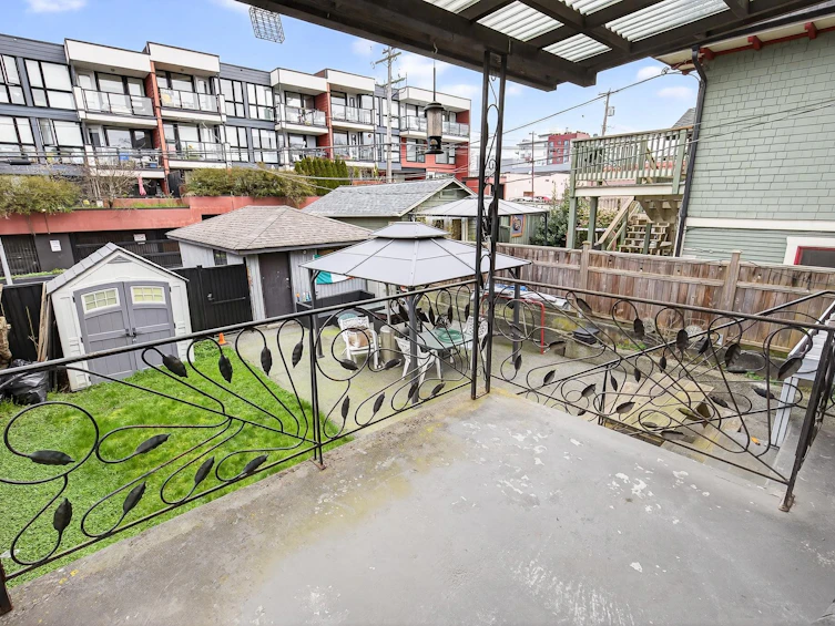 2631 E Pender Street, Vancouver, BC, V5K 2B6 - 8
