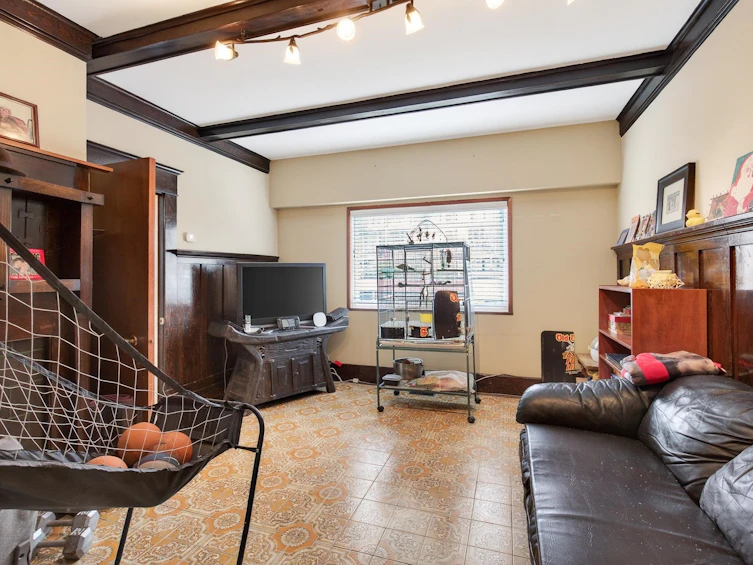 2631 E Pender Street, Vancouver, BC, V5K 2B6 - 4