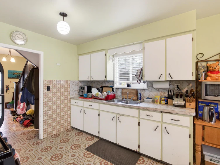 2631 E Pender Street, Vancouver, BC, V5K 2B6 - 5