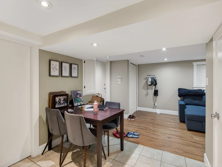 2631 E Pender Street, Vancouver, BC, V5K 2B6 - 18