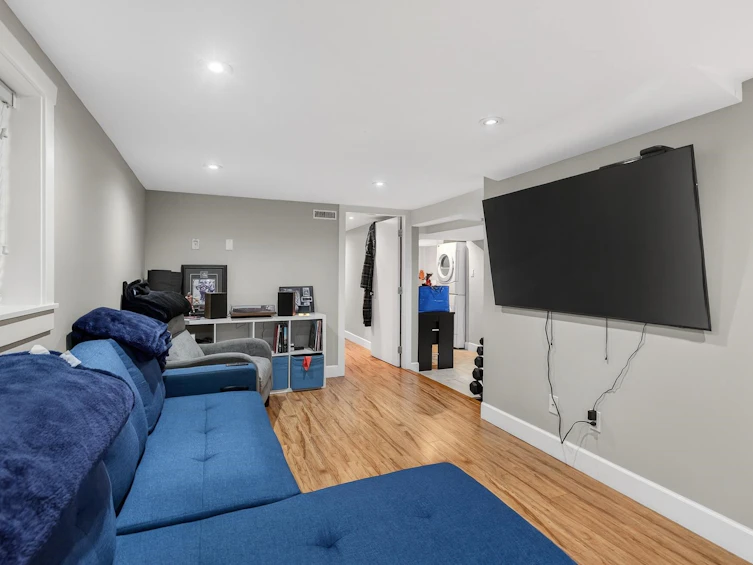 2631 E Pender Street, Vancouver, BC, V5K 2B6 - 16
