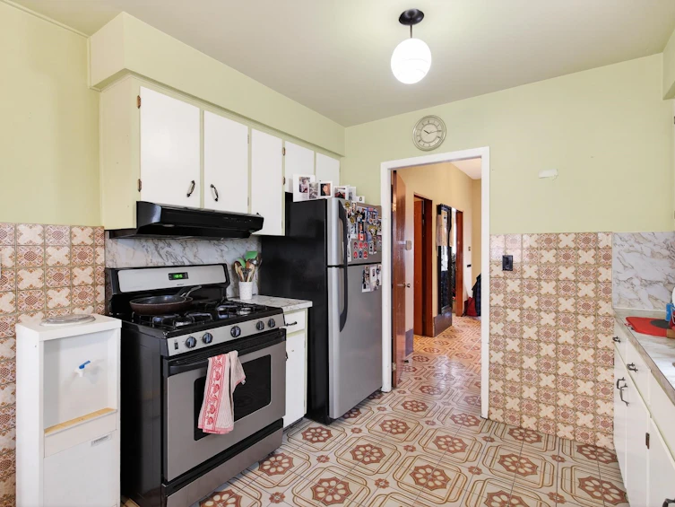 2631 E Pender Street, Vancouver, BC, V5K 2B6 - 6