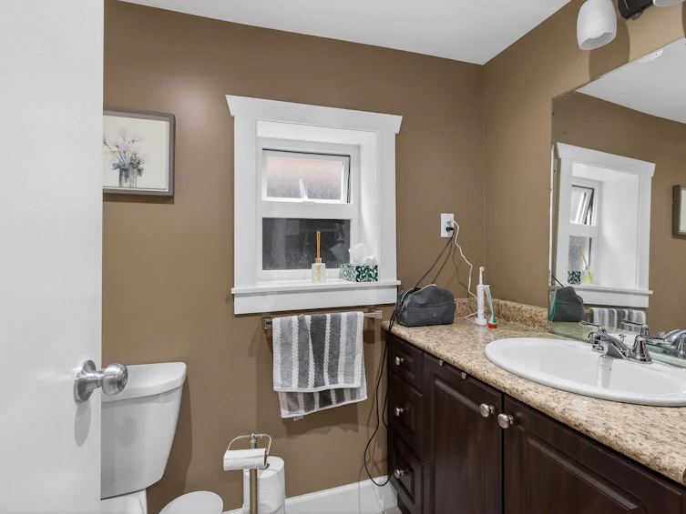 2631 E Pender Street, Vancouver, BC, V5K 2B6 - 20