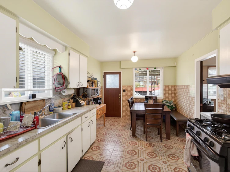 2631 E Pender Street, Vancouver, BC, V5K 2B6 - 7