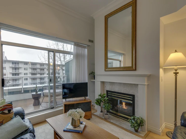 414-128 W 8th Street, North Vancouver, BC, V7M 3M1 - 2