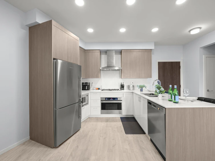 PH18-6283 Kingsway, Burnaby, BC, V5J 0H3