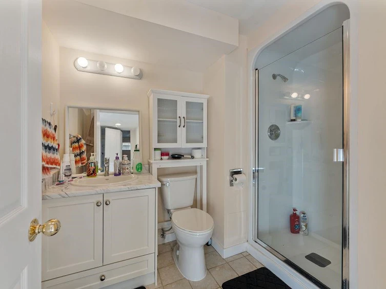 231 E Eighth Avenue, New Westminster, BC, V3L 4K3 - 35