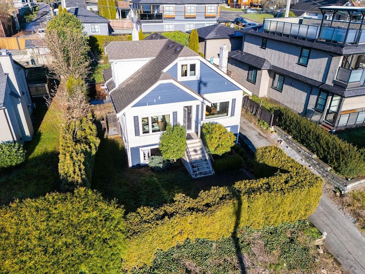 231 E Eighth Avenue, New Westminster, BC, V3L 4K3 - 2