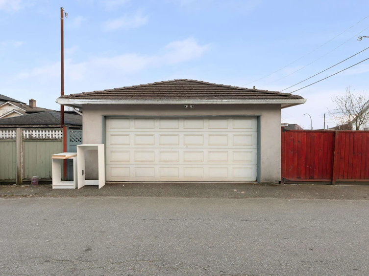 805 E 57th Avenue, Vancouver, BC, V5X 1T4 - 3