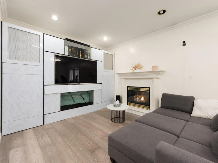 805 E 57th Avenue, Vancouver, BC, V5X 1T4 - 4