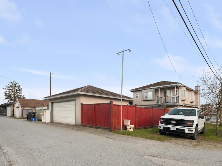 805 E 57th Avenue, Vancouver, BC, V5X 1T4 - 2