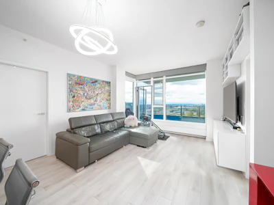 1206-8850 University Crescent - 2