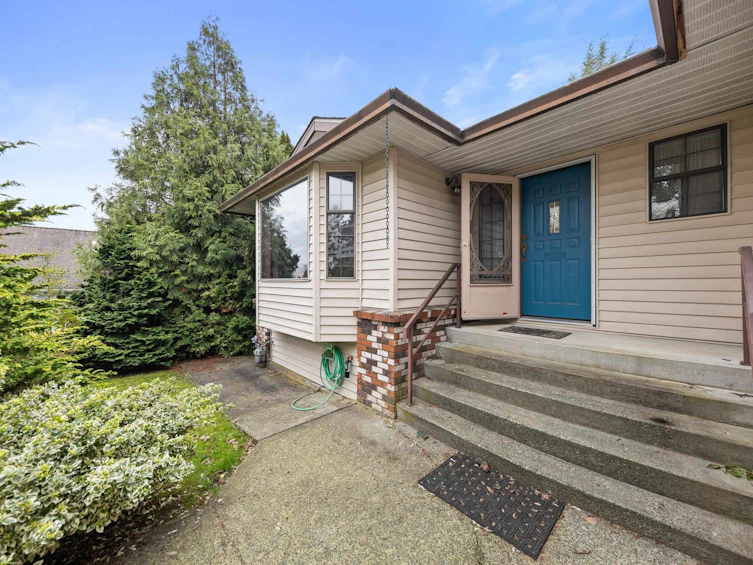 5553 181a Street, Surrey, BC, V3S 7Z2 - 3