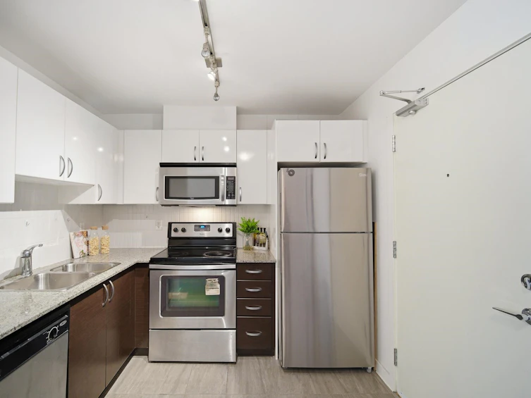 124-10788 Whalley Boulevard, Surrey, BC, V3T 0G1 - 10