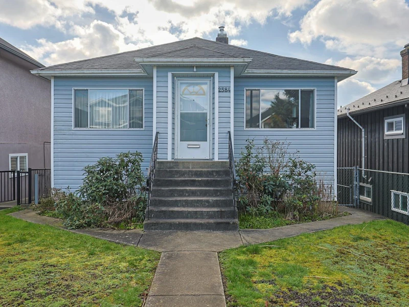 2584 E Georgia Street, Vancouver BC V5K 2J7