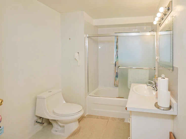 2584 E Georgia Street, Vancouver, BC, V5K 2J7 - 12