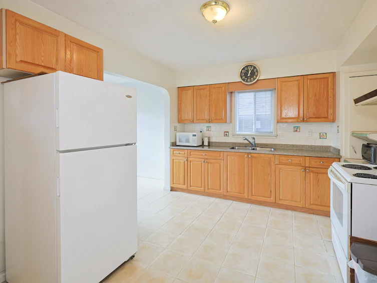 2584 E Georgia Street, Vancouver, BC, V5K 2J7 - 4