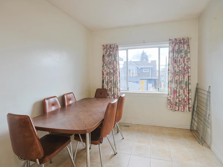 2584 E Georgia Street, Vancouver, BC, V5K 2J7 - 3