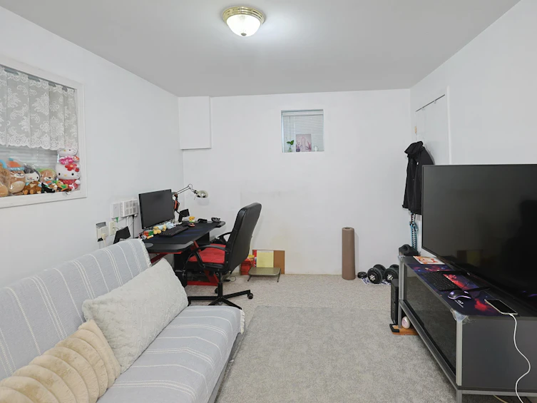 2584 E Georgia Street, Vancouver, BC, V5K 2J7 - 9