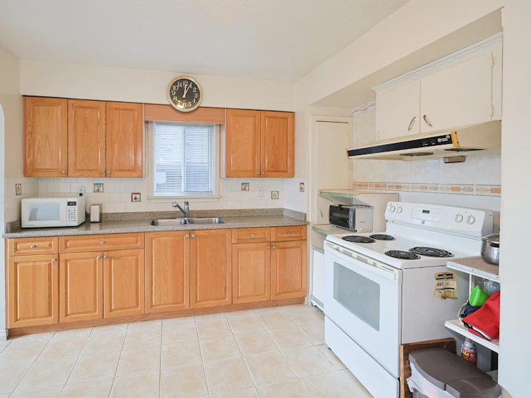2584 E Georgia Street, Vancouver, BC, V5K 2J7 - 5