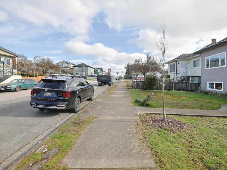 2584 E Georgia Street, Vancouver, BC, V5K 2J7 - 18