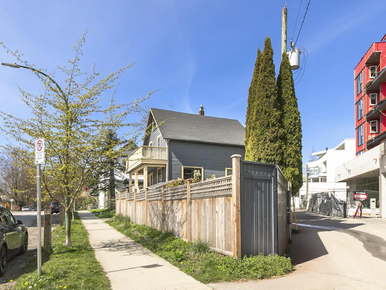 925 E 19th Avenue, Vancouver, BC, V5V 1K8 - 39