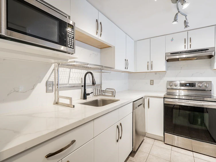 8-7375 Montecito Drive, Burnaby, BC, V5A 1R4 - 12