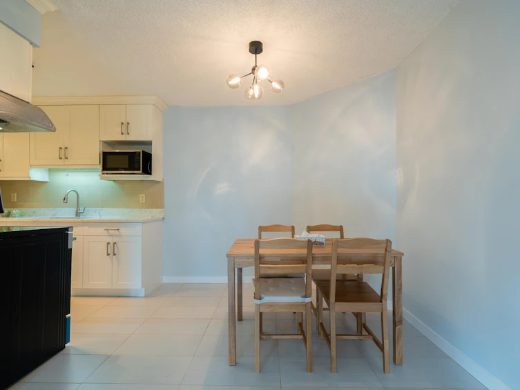 215-5932 Patterson Avenue, Burnaby, BC, V5H 4B4 - 7