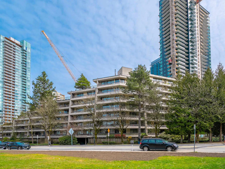 215-5932 Patterson Avenue, Burnaby, BC, V5H 4B4