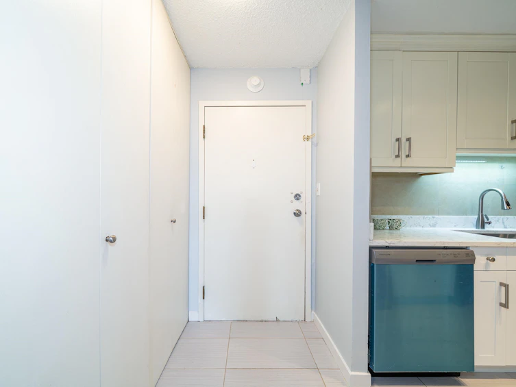 215-5932 Patterson Avenue, Burnaby, BC, V5H 4B4 - 4