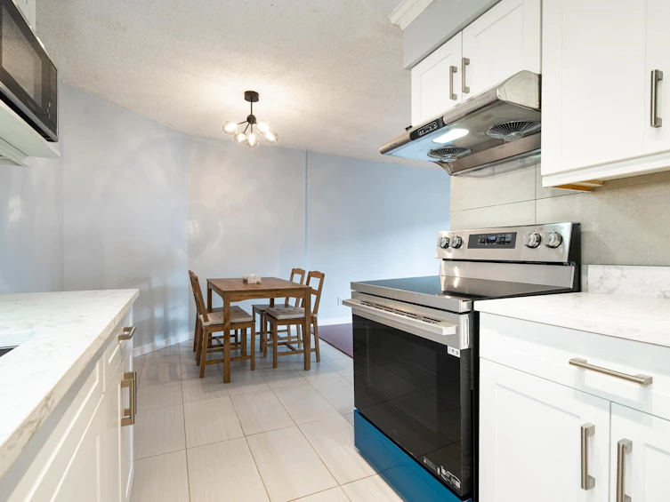 215-5932 Patterson Avenue, Burnaby, BC, V5H 4B4 - 5
