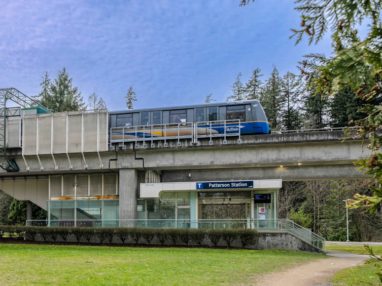 215-5932 Patterson Avenue, Burnaby, BC, V5H 4B4 - 3