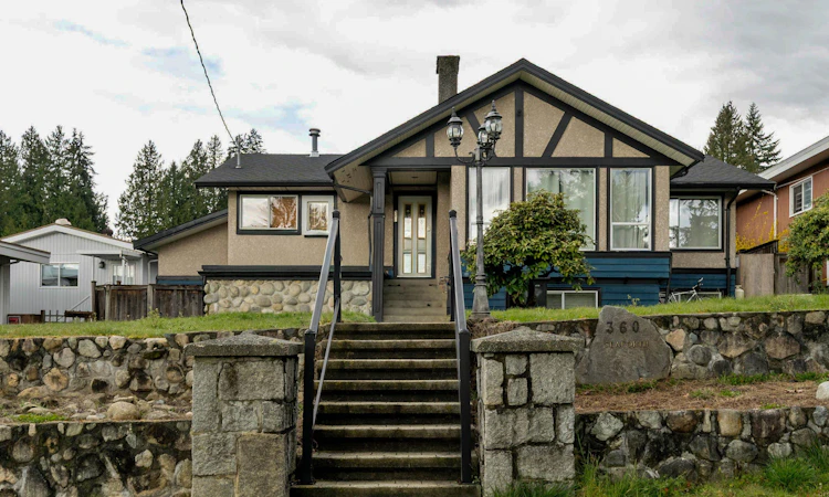360 Seaforth Crescent