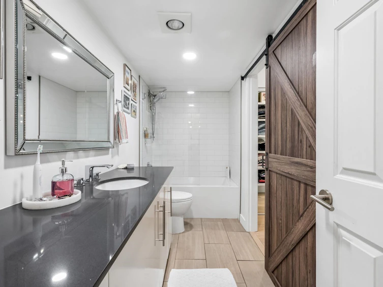 205-1330 Graveley Street, Vancouver, BC, V5L 3A2 - 14