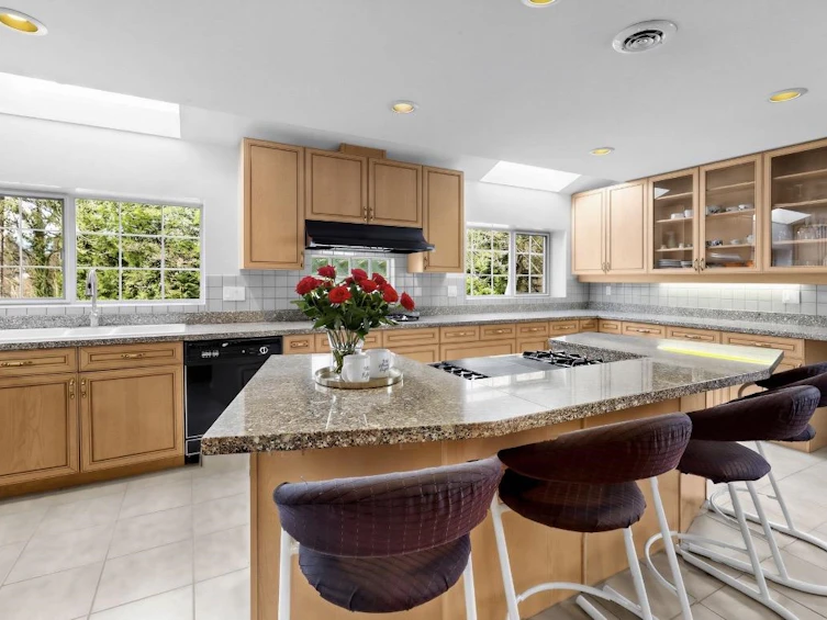 8022 Lakefield Drive, Burnaby, BC, V5E 3W8 - 11