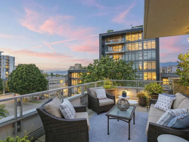 1576 W 8th Avenue, Vancouver BC V6J 4R8
