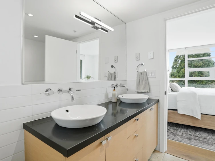 1576 W 8 Avenue, Vancouver, BC, V6J 4R8 - 22