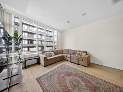301-2565 Maple Street - 2